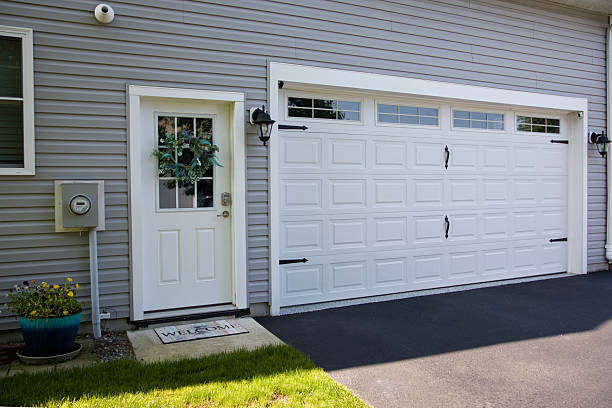24/7 Emergency Garage Door Panel Replacement experts in Hancock County County, IN